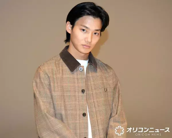 野村周平、眉毛全剃り＆刺青の“激変ショット”にファン衝撃「びっくりした」「ワイルド」