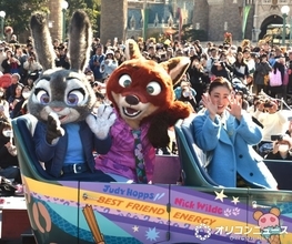 上戸彩、ディズニーランドでスペシャルグリーティング　ジュディ、ニックとオープンカーに乗って登場