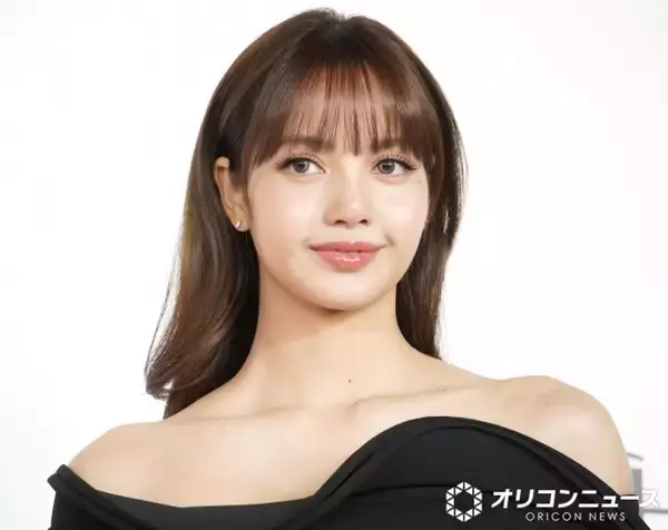 BLACKPINK・LISA、原宿に降臨　美スタイル際立つドレス姿に歓声　SHISEIDO新グローバルアンバサダー就任「うれしい」