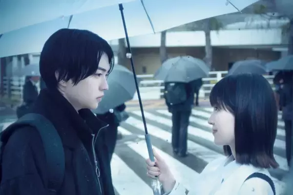 なにわ男子・西畑大吾＆福本莉子“死神バディ”が誕生の瞬間　映画『時給三〇〇円の死神』世界観表す場面写真が公開