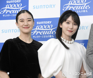 松岡茉優＆蒼井優、大阪で白黒ドレス姿…1万人超を魅了　『サントリー1万人の第九』に参加