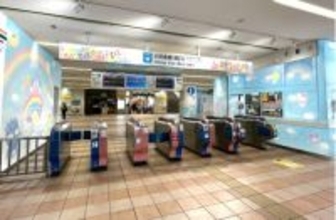 小田急多摩センター駅、迎えてくれるサンリオの仲間たちが4キャラ→14キャラに　“ゆめかわいい”をコンセプトに駅が大変身