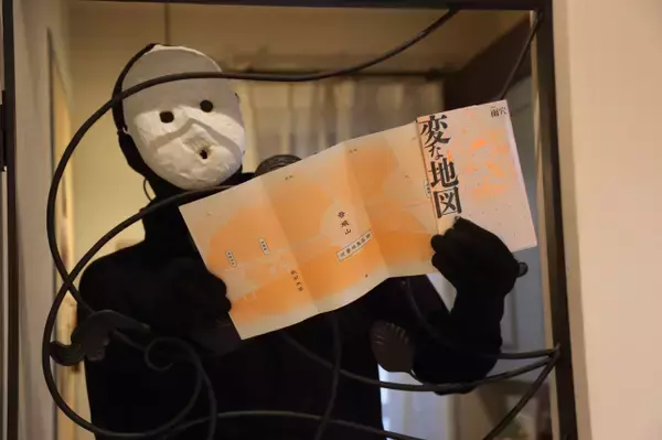 覆面ホラーミステリー作家・雨穴『変な地図』、シリーズ4作目の累積売上50万部突破「とてもうれしく思います」【オリコンランキング】