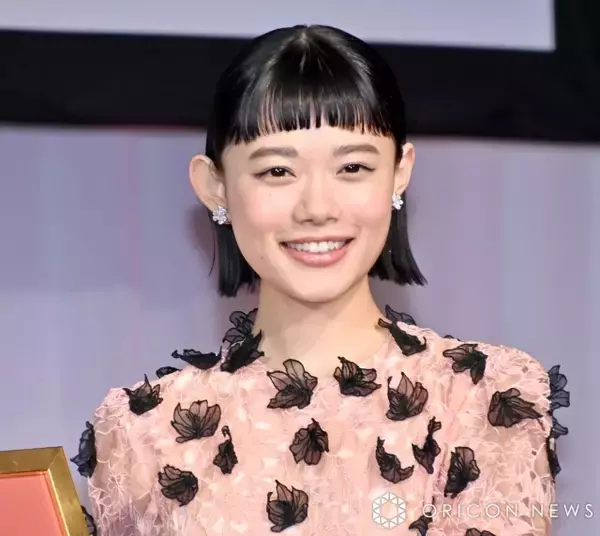 杉咲花、歌手の実母と笑顔あふれる2ショット「仲良し母娘すてき」「幸せいっぱいですね」　母のチエ・カジウラが公開