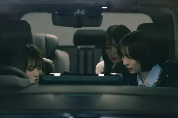 不倫を疑い自宅にカメラ→夫が相手と寝室で行為に…　妻目撃で涙「これはきつい、、、、」「どんだけがっついてんの」『サレタ側の復讐』第3話【ネタバレあり】