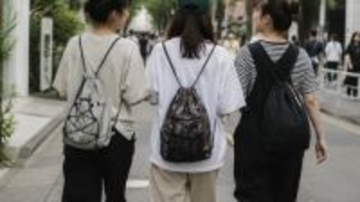 「ラフなのにおしゃれ見え」「街で持つ人増えてる？」　ナップサックが今またアリな理由
