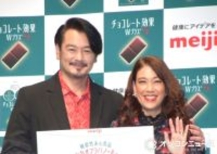 LiLiCo＆小田井涼平、おそろい柄の着物で手つなぎ＆バックハグ　仲むつまじい夫婦ショット披露に「うらやましいよー」「本当にお似合いです」