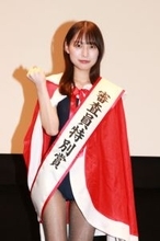 藤崎恋、2つの雑誌ミスコンで審査員特別賞を同時受賞の快挙　「アサ芸さんで黒タイツにオイルを塗ってゴキブリみたいにテカテカに輝きたいです」