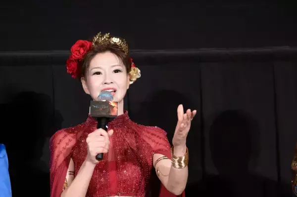 「かつみ♥さゆり」♥さゆり、アン・ハサウェイ風の姿で魅了　夫婦愛も語る「コンビを組む時になんでも半分こしよう」