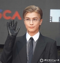 【東京国際映画祭】岩田剛典、大勢の“金髪集団”率いてレッドカーペット　観客驚き