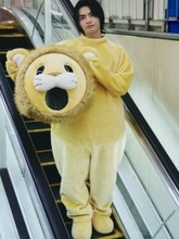 原因は自分にある。・武藤潤、“ライオンの着ぐるみ”姿でも隠しきれない色気　初写真集特典カット6点公開