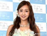 「35歳・板野友美「高校生の仲間入りしちゃった」　制服姿に反響相次ぐ「かわいすぎる」「違和感なさすぎ」」の画像1