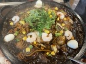 『世界頂グルメ』円安でも満喫できる韓国メシ　釜山で石焼きジャージャー麺「これはたまらんなぁ」
