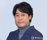 「大泉洋「一緒に撮ろうよ〜」　岡田将生との“仲良し”2ショットに反響「手を組んでかわいい」「ぶんちゃんず!!」」の画像1