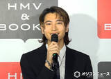 「庄司浩平、“恩師”との2ショット披露も…際立つ“身長”にファン注目「黒板よりでかい人初めて見ました」「言わずにはいられない」」の画像1