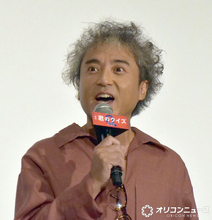ムロツヨシ『君のクイズ』舞台あいさつに“初登場”　中村倫也が観客に呼びかけ「一緒に“おにいさん”を呼ぼう」→大歓声にムロ照れ