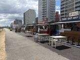 「【大阪】十三の淀川河川敷に「屋台」常設22店舗…ミシュラン獲得店の新業態あり　秋の淀川花火大会にも絶好」の画像1