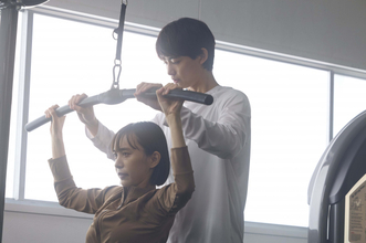 井桁弘恵、DV被害者の“美しい男”豊田裕大と“禁断の恋”に 『そこから先は地獄』第1話場面写真&予告映像公開