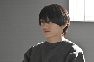 timelesz・猪俣周杜、“猟奇的な”雰囲気まとう姿に「ガチもんのサイコパスなん？ってくらい…」「鮮烈な怪演」『東京P.D.』第4話【ネタバレあり】