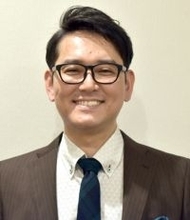 47歳で美大進学のナイツ土屋、大学名を公表「今日で一切のシークレットは解除しました」　スーツ姿で爽やかな“晴れ姿”も披露「おめでとうございます」「いい笑顔」