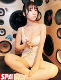 「伊織もえ、サイケなバーで大胆グラビア　“幻覚級BODY”にクラクラ」の画像1