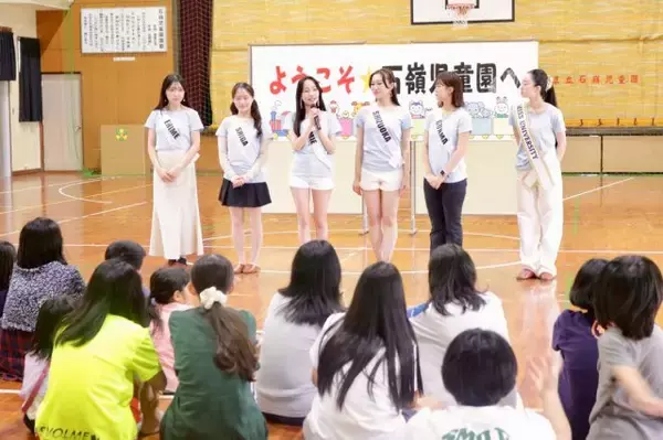 大学生ミスコン「ミスユニバーシティ2025」各県代表が沖縄県那覇市「石嶺児童園」で交流会　読書本の寄付を通じて子どもたちに笑顔を届ける