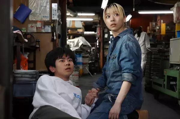 芸能人にもファン 『赤灯えれじい』の魅力とは　厳しい予算でも大阪での長期ロケを敢行…　本作のプロデューサー・山本晃久氏（キアロスクロ）に話を聞いた