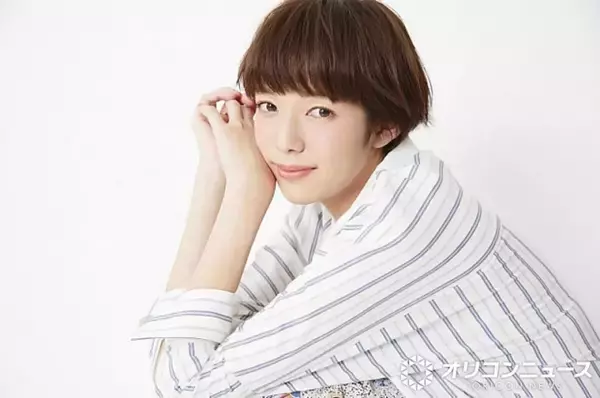 佐藤栞里、セーラー風コーデで“彼女感”あふれる“ディズニーデート”カット　SNS反響「まってかわいすぎる…」「笑顔が最高」