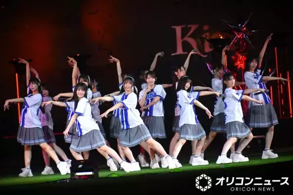 日向坂46、ハマスタで熱狂の大迫力ライブ！　プロ野球ファンへグループの“あつくるしさ”アピール