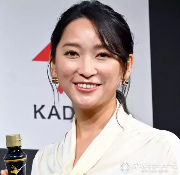 かどや製油、洋食に使えるオリーブオイルのような“ごま油”を発表　杏が発表イベントに登場「料理や味わいの幅が広がっていく」