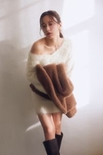 30歳・森香澄、美デコルテ＆美脚が輝く“ぬくもりの美”　『RESEXXY』新作カタログ公開