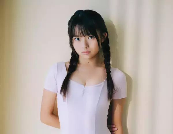 バレエ歴11年の曲線美、「制コレ24」出身美少女・小森香乃の指先までしなやかな「芸術的グラビア」