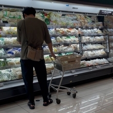 習慣は怖い…我が子ではなく”キャベツ”をあやす旦那の行動に「間違いなくいいパパ」「無意識の行動にその人の本質が出る」