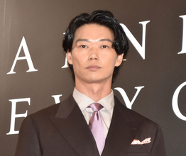 笠松将、“妻＆息子”と3ショット「美男美女」「素敵な家族ですね」