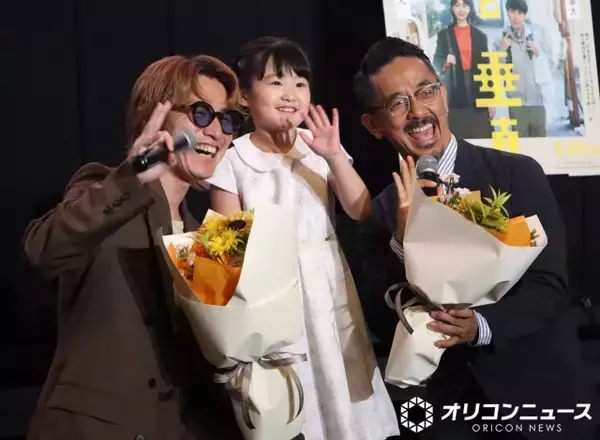 安田章大、共演した子役・河野咲良から花束贈られ”神対応”「花の妖精が歩いてきたよう…」
