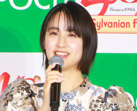山本美月、2歳わが子を抱いて“ミッフィー”と記念ショット「前向き抱っこ〜」「大きいですね」　夫は瀬戸康史
