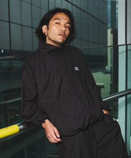 見取り図・盛山晋太郎、大人の色気でUMBRO着こなす　OPENING ACTコラボのキービジュアル起用
