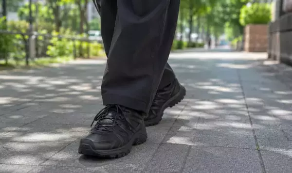 「雨予報じゃなくても履きたい」「防水スニーカーっぽく見えない」ゴアテックススニーカーの人気モデルは？