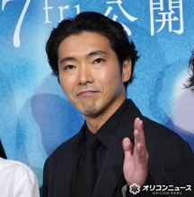 柄本佑、Tシャツ集めがやめられず「ギチギチに入っていて閉まらないんですよ」