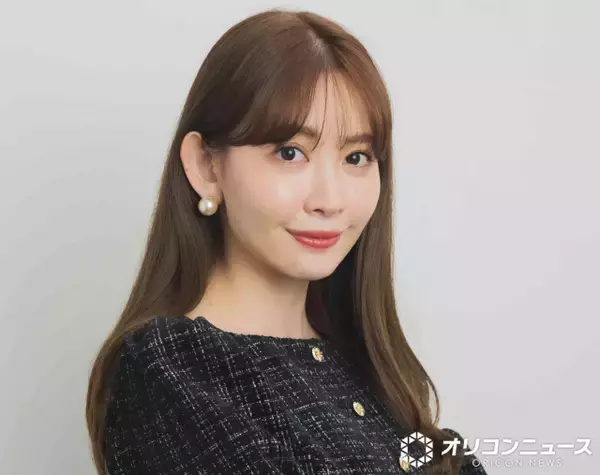 小嶋陽菜、12年続けた投稿がついに一周　タイトワンピの”午コス”に反響「美しすぎる…」「色っぽいウマ娘」