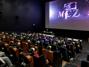 ももいろクローバーZのライブを“神席”で体験　VRシアターが大阪で開催