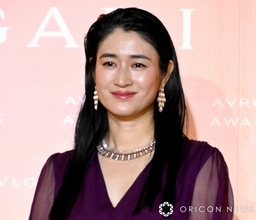 3児の母・小雪、ブラックの“上品”私服コーデに反響「カッコいい」　ドラマ『銀河の一票』撮影終わり→すっぴんで帰宅