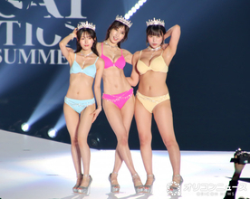 43歳・熊田曜子、ランウェイでコート脱ぎ去りビキニに　”体脂肪率9％”美ボディ披露【関コレ】