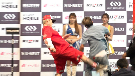【RIZIN】平本蓮が皇治にキックを“当て逃げ”！　前日計量で11kg以上の体重差