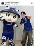 「「鹿児島好きすぎて滅！」M!LK吉田仁人、ユニフォーム姿ではじける笑顔　鹿児島ユナイテッドFCの試合にゲスト登場で写真一挙公開「仁人くんがキラキラ輝いてる」」の画像1
