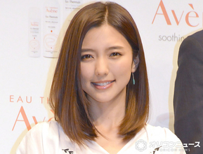 1児の母・真野恵里菜、自宅リビングのハロウィン装飾を披露　“100均ダイソー”やスリコ品で飾り付け「季節のイベントを子どもと一緒に楽しめるって嬉しいな」