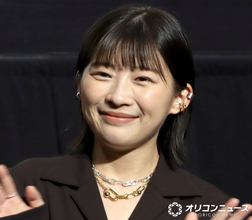 『虎に翼』伊藤沙莉、“翼ジュエリー”身につけ映画祭に参加　衣装のこだわりに反響「さすがすぎます」「めっちゃ素敵」