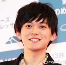 謎解きクリエイター・松丸亮吾、ディズニーランドで撮影した写真に爆笑「最も温度差エグい写真でしょこれ」「合成に見える」