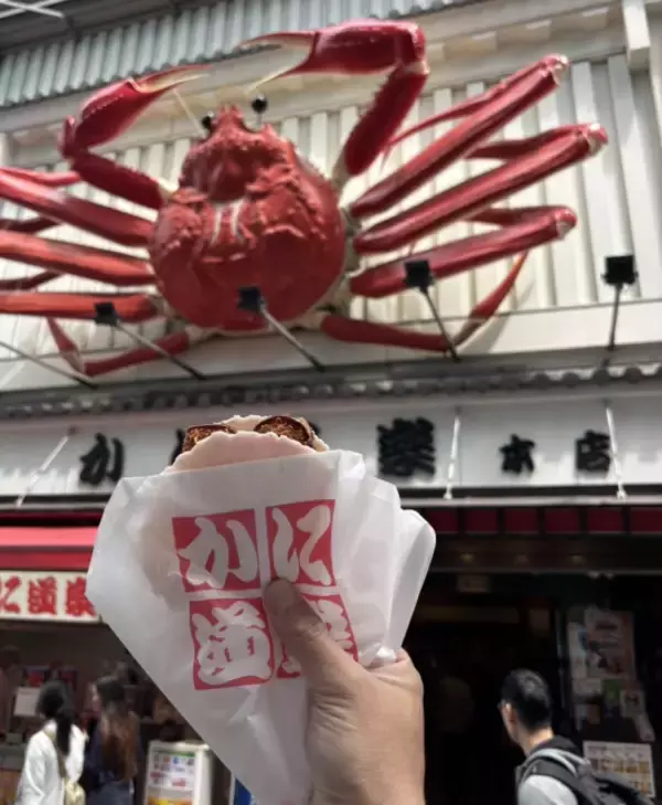 かに道楽、500円の進化型グルメを販売開始　せんべい×クリームコロッケ『かにせん』