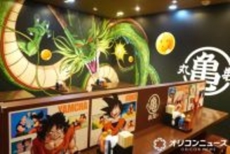 丸亀製麺が『ドラゴンボールZ』づくし　キャラと対面で食事　仙豆、元気玉…コラボメニューで“7つの玉”がそろう体験も【コラボ店舗レポート】
